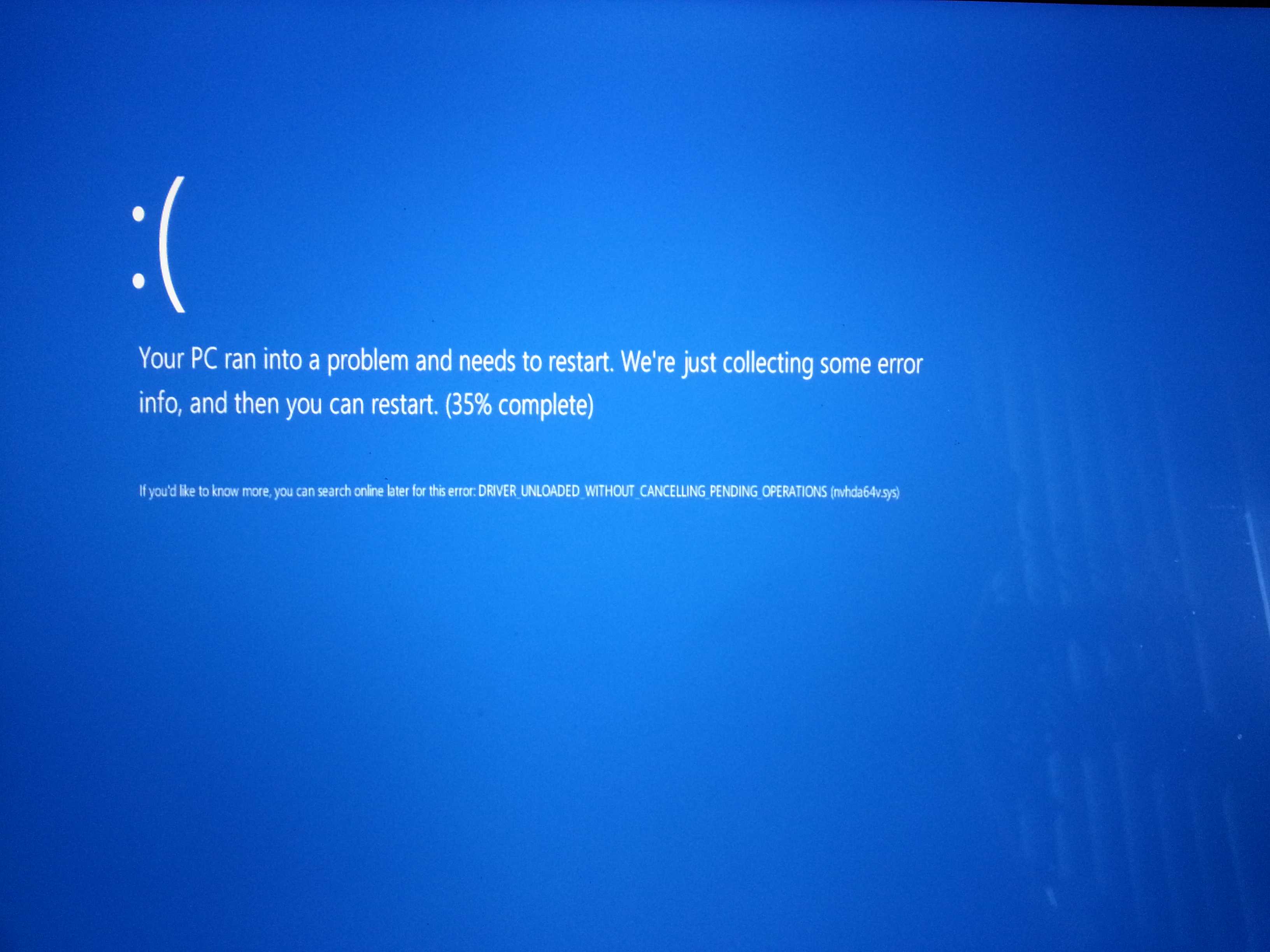 Ошибка page fault in nonpaged. Синий экран. Голубой экран. Синий экран Windows. Синий экран перезагрузка.